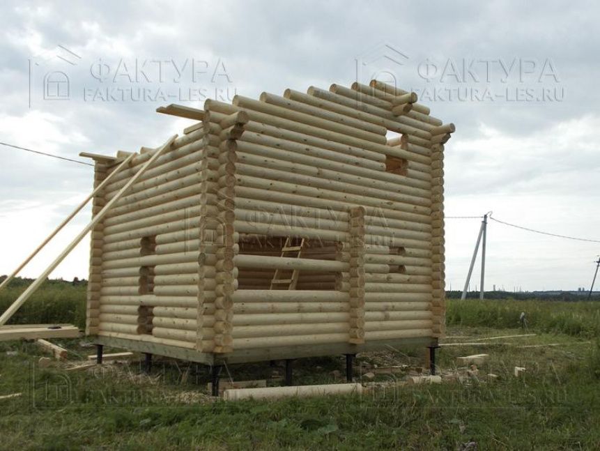 Дом из бревна перед монтажом кровли - проект Б-20