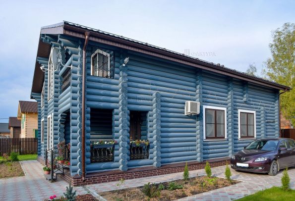 Дом из бревна, вид справа