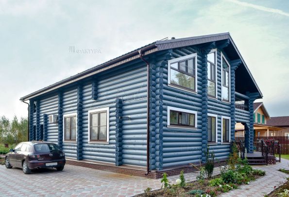 Дом из бревна, вид сзади