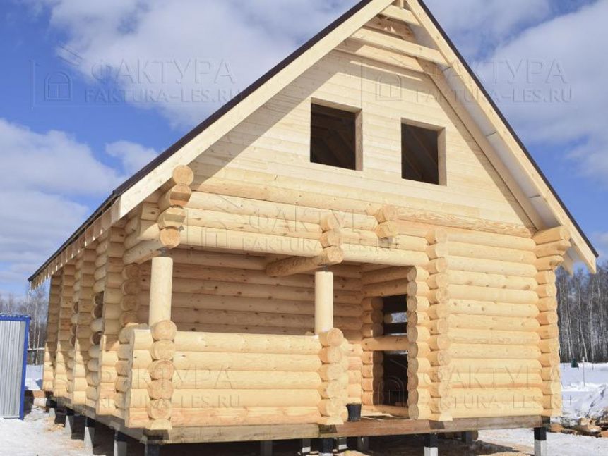 Дом из бревна с двускатной крышей - индивидуальный проект