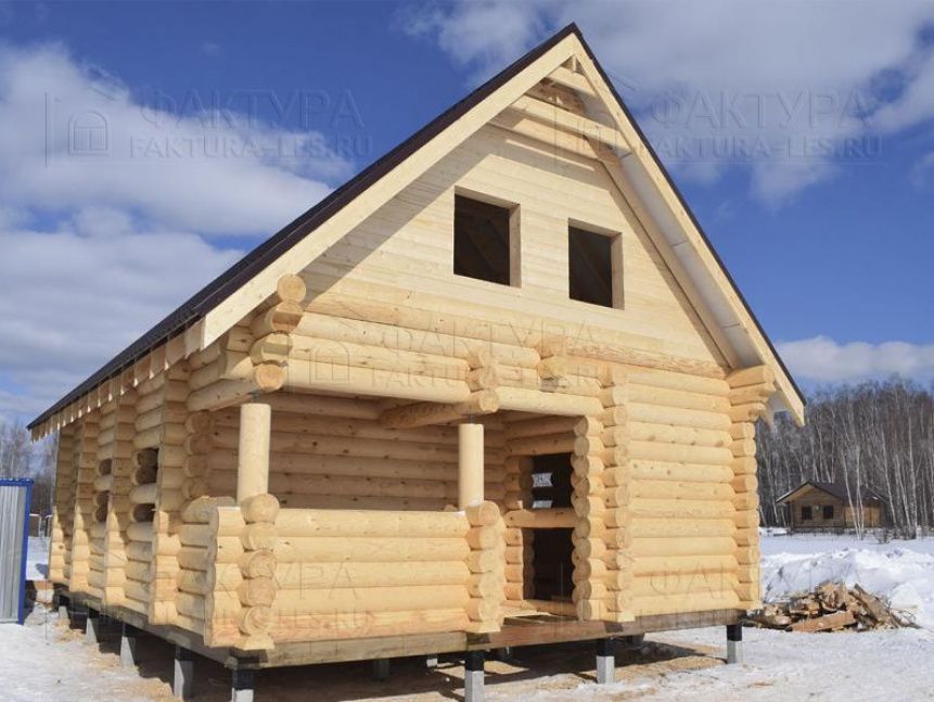 Бревенчатый дом перед отделкой