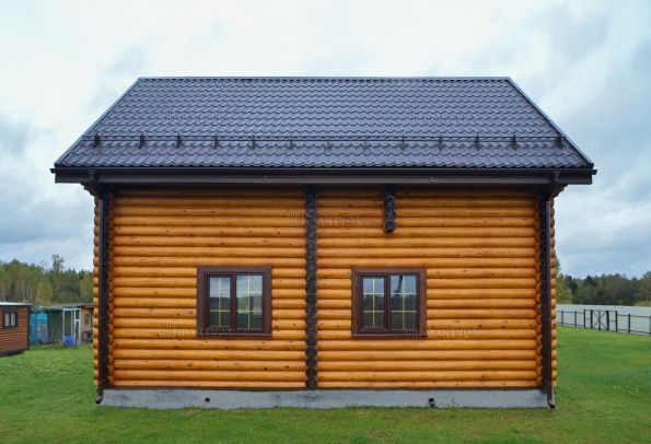 Двухэтажный дом, вид сбоку