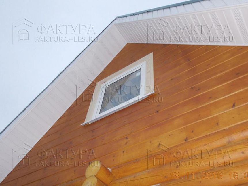 Окно на чердаке - дом из бревна в г. Лобня