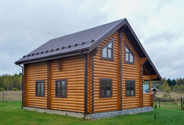 Двухэтажный дом из бревна, панорама