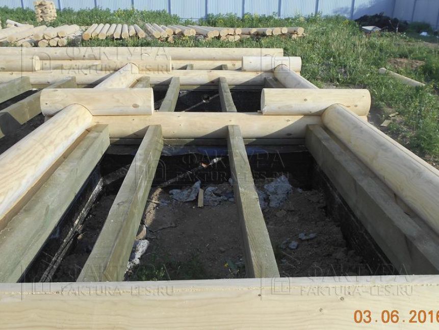 Сборка стен из бревна по проекту Б-29 - баня в Московской обл.