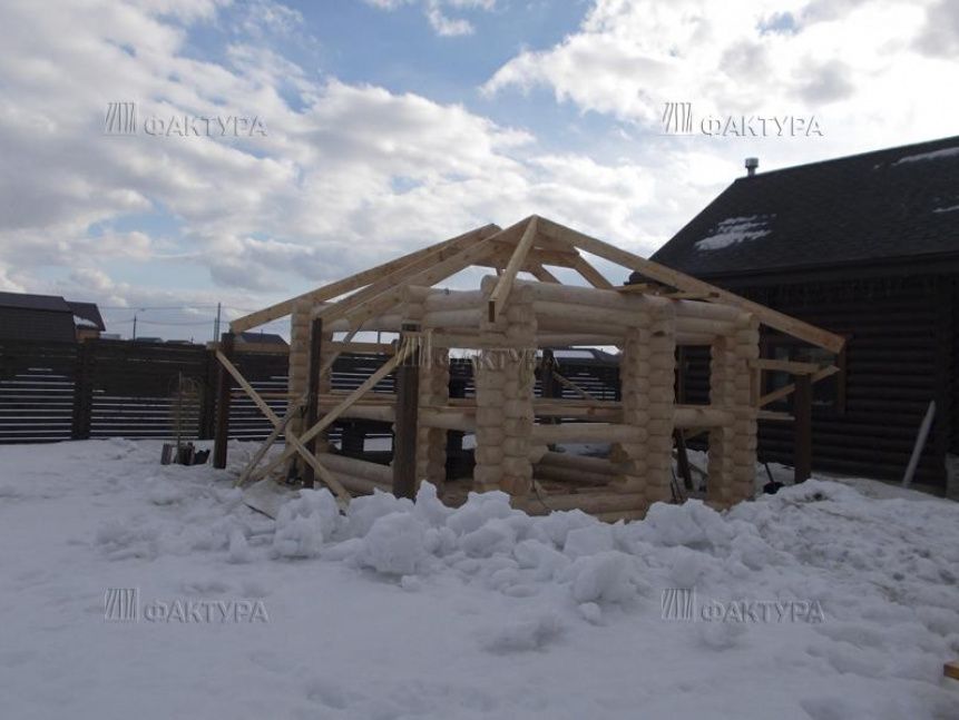 Беседка из бревна с крышей - индивидуальный проект